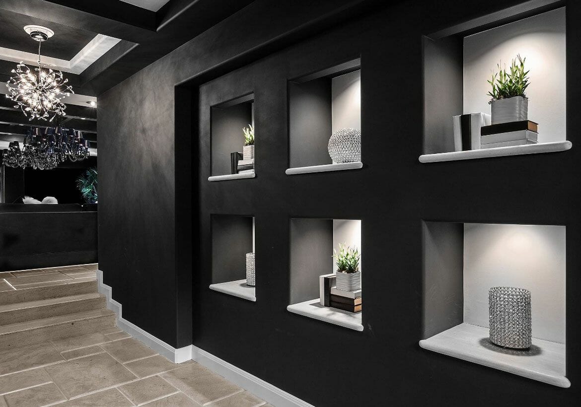 Desain lorong rumah minimalis dengan hiasan dinding