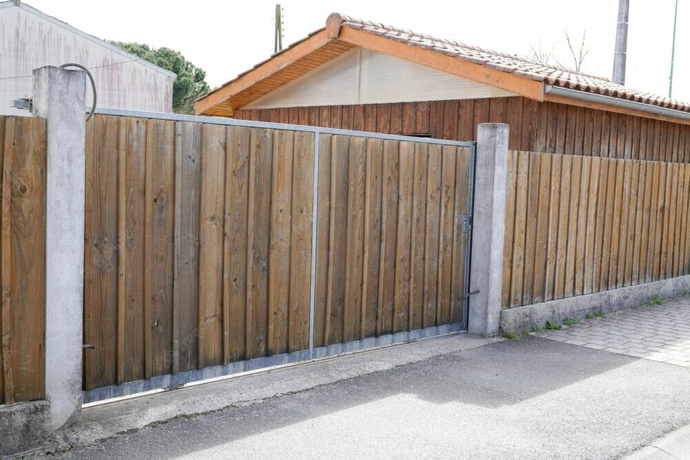 Inspirasi Warna Cat Pagar Rumah Mewah yang Elegan