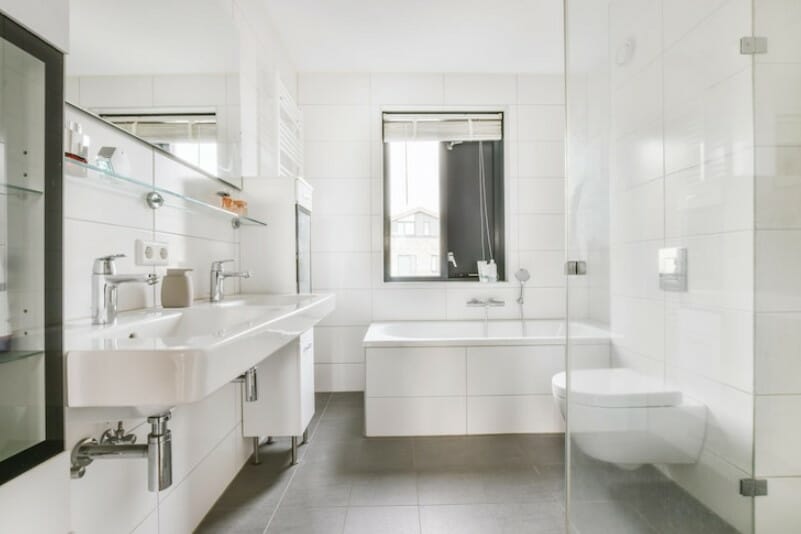 12 Ide Warna Keramik Kamar Mandi yang Bagus - Pinhome