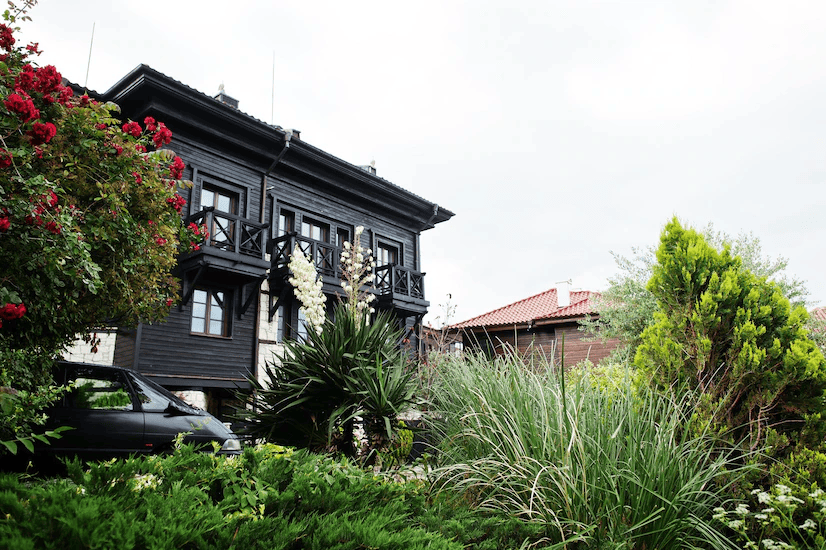 12 Inspirasi Rumah Mungil Mewah dan Terasa Megah - Pinhome